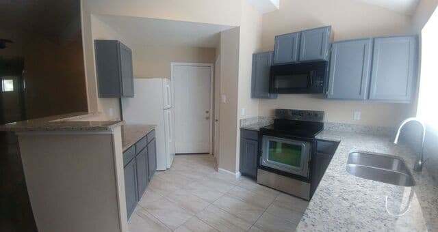 rental at 8131  Forest Dawn in Live Oak, TX — photo 3