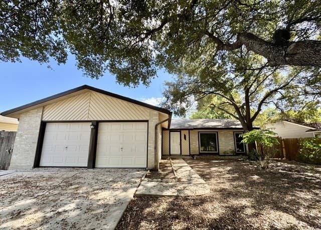 rental at 5806  Misty Gln in San Antonio, TX — photo 1