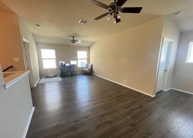 rental at 8919  Bowen Br in San Antonio, TX — photo 5