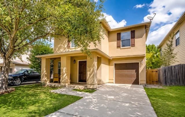 rental at 16122  Ambush Grv in San Antonio, TX — photo 1