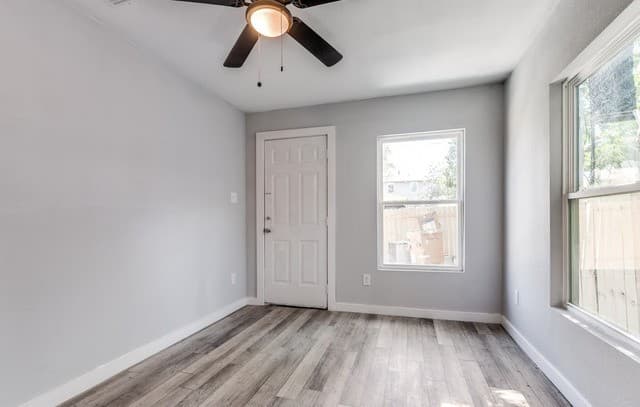 3-bedroom rental at 2017 Lyons St in San Antonio, TX — photo 3