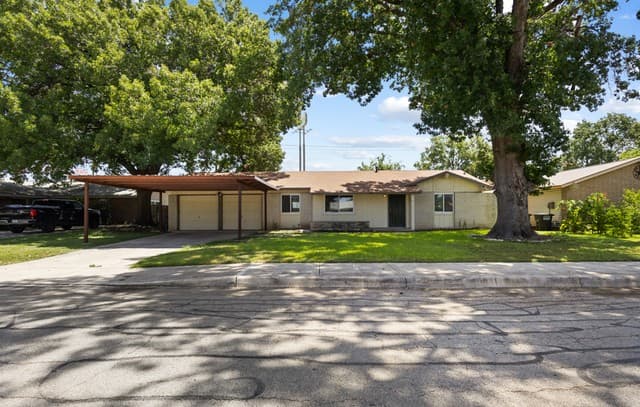 rental at 8810  Garden Quarte St in San Antonio, TX — photo 2