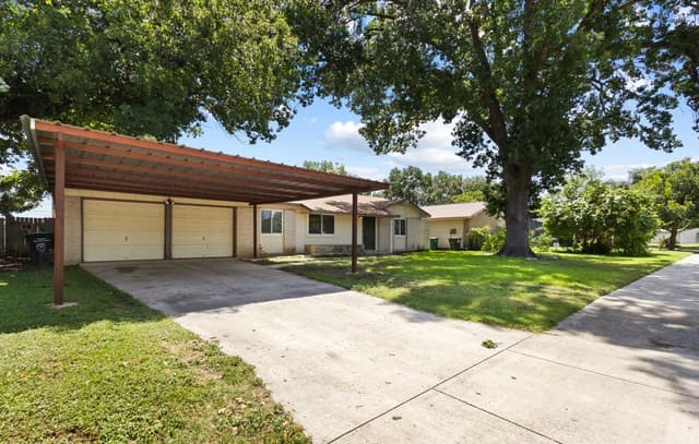 rental at 8810  Garden Quarte St in San Antonio, TX — photo 3