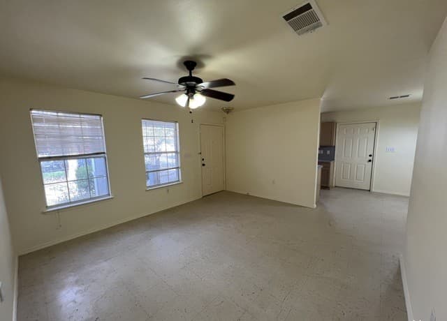 rental at 934  Arbor Pl in San Antonio, TX — photo 2