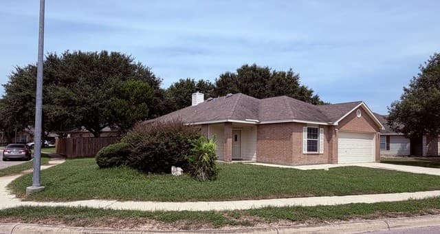 rental at 16511 Clydesdale RUN in Selma TX