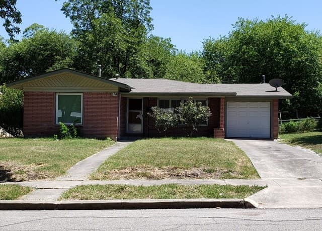 rental at 514  Adrian in San Antonio, TX — photo 2