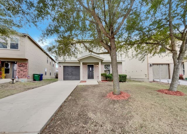 rental at 6010  Blossom Bnd in San Antonio, TX — photo 2