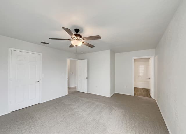 rental at 6010  Blossom Bnd in San Antonio, TX — photo 4