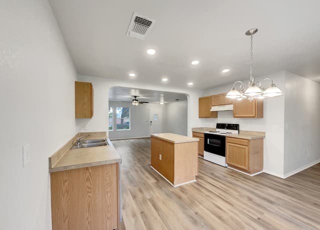 rental at 6010  Blossom Bnd in San Antonio, TX — photo 5