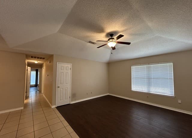 rental at 1642 W County Line Rd in New Braunfels, TX — photo 2