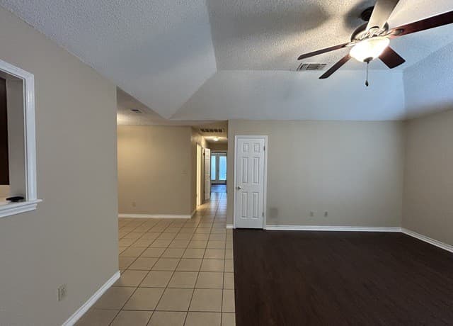 rental at 1642 W County Line Rd in New Braunfels, TX — photo 3
