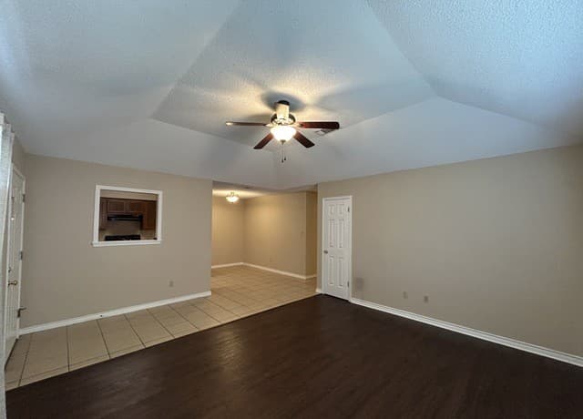rental at 1642 W County Line Rd in New Braunfels, TX — photo 4