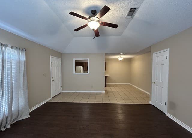 rental at 1642 W County Line Rd in New Braunfels, TX — photo 5