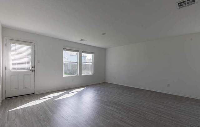 rental at 14907  Greenfield Mill in San Antonio, TX — photo 5