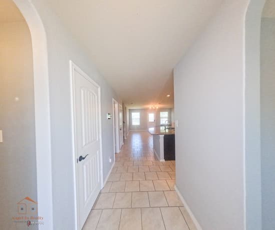 rental at 6915  Quantum Loop in San Antonio, TX — photo 1