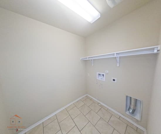 rental at 6915  Quantum Loop in San Antonio, TX — photo 3