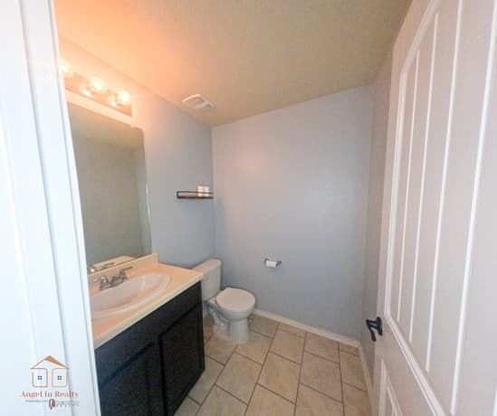 rental at 6915  Quantum Loop in San Antonio, TX — photo 4