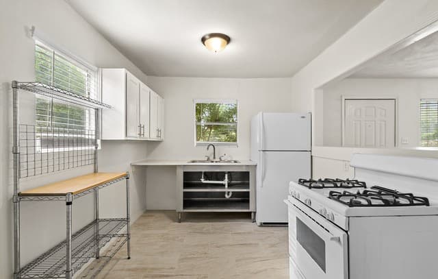 rental at 759  Avondale Ave in San Antonio, TX — photo 2