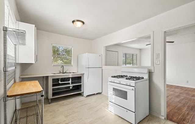 rental at 759  Avondale Ave in San Antonio, TX — photo 3