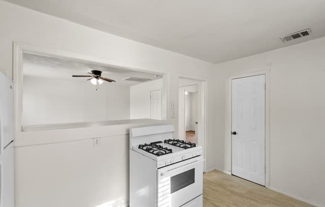 rental at 759  Avondale Ave in San Antonio, TX — photo 4