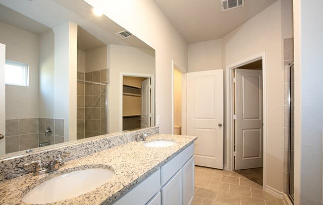 rental at 4925  Practice Grn in San Antonio, TX — photo 4