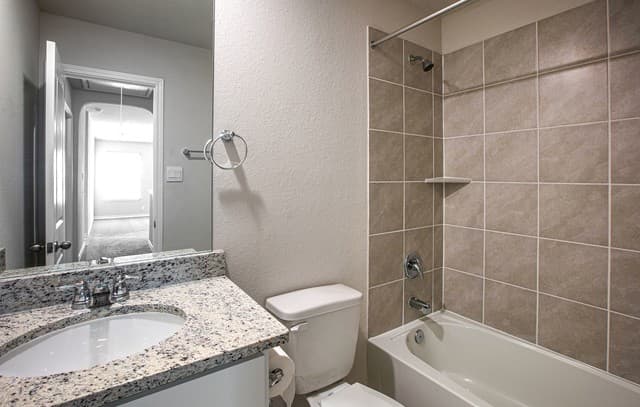 rental at 4925  Practice Grn in San Antonio, TX — photo 5