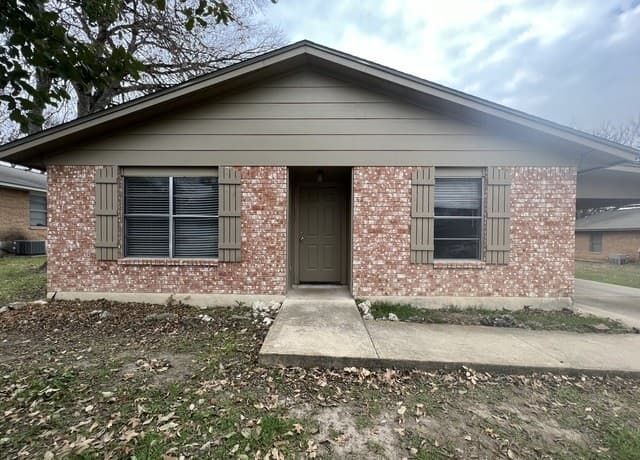 rental at 1768  Kuehler Ave in New Braunfels, TX — photo 2