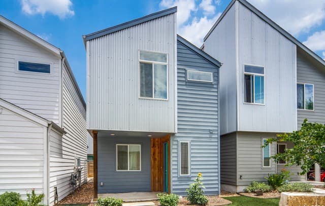 rental at 330  Clay St Unit 11 in San Antonio, TX — photo 1