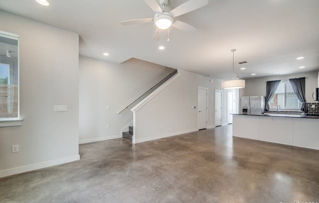 rental at 330  Clay St Unit 11 in San Antonio, TX — photo 3