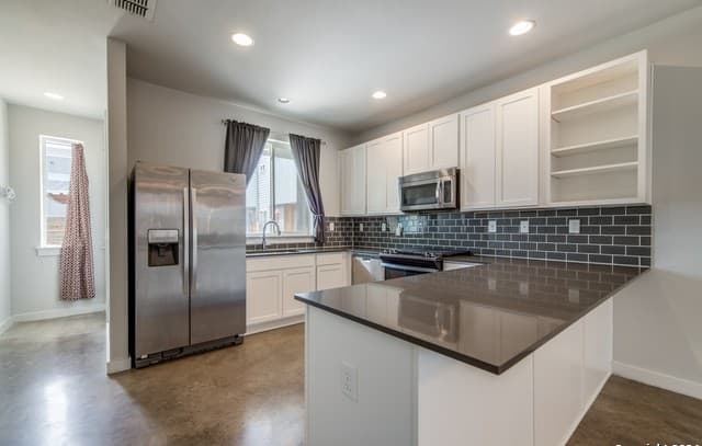rental at 330  Clay St Unit 11 in San Antonio, TX — photo 4