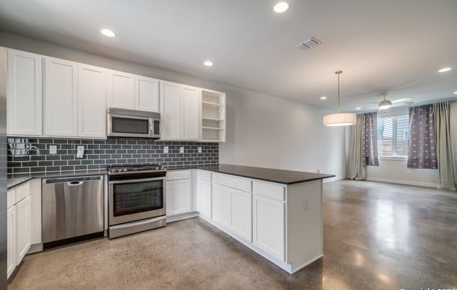 rental at 330  Clay St Unit 11 in San Antonio, TX — photo 5