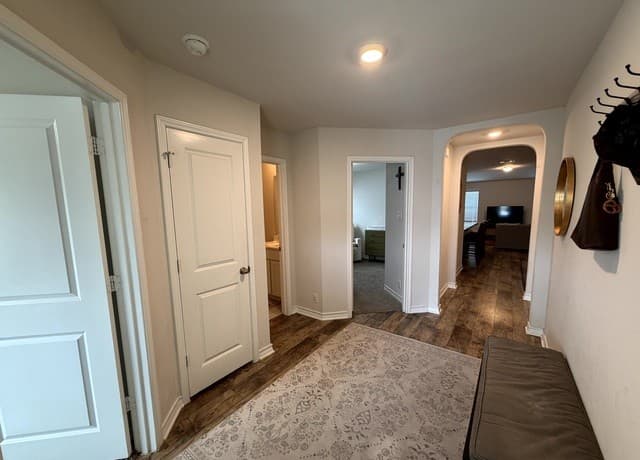 rental at 6811  Whisper Grv in San Antonio, TX — photo 3