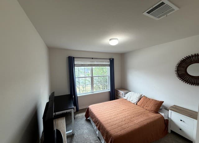rental at 6811  Whisper Grv in San Antonio, TX — photo 4