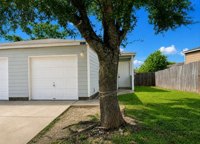 rental at 15418  Kamary Ln in San Antonio, TX — photo 1