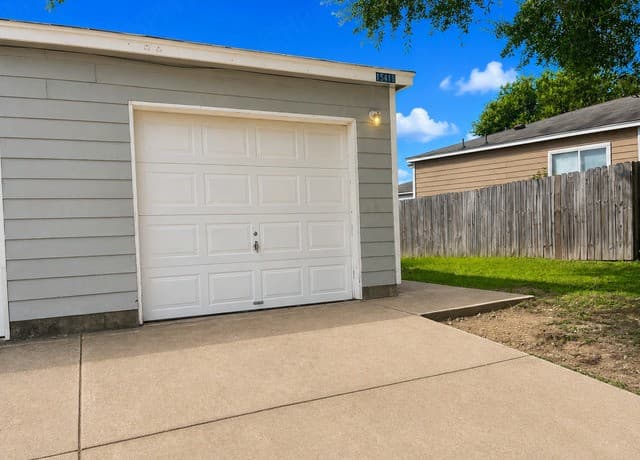 rental at 15418  Kamary Ln in San Antonio, TX — photo 2
