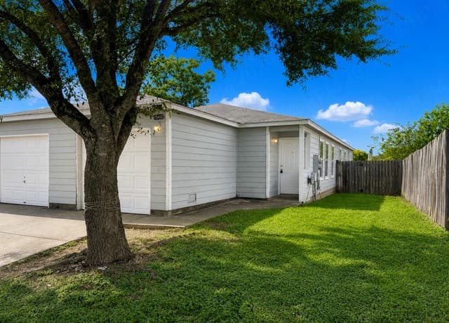 rental at 15418  Kamary Ln in San Antonio, TX — photo 3