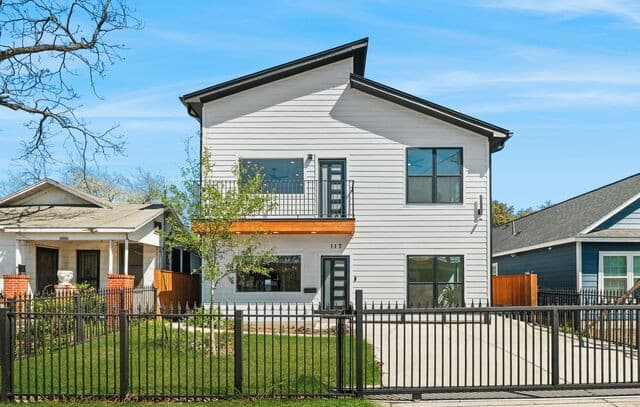 rental at 117  Carle Ave in San Antonio, TX — photo 2