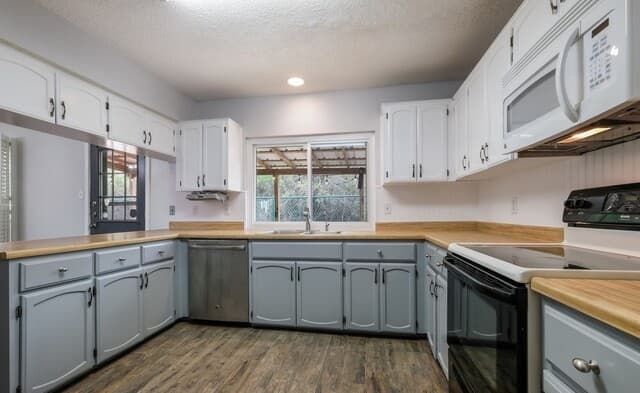 rental at 214  Crystal Canyon in Universal City, TX — photo 2