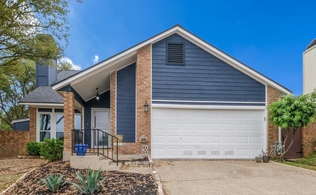 rental at 214  Crystal Canyon in Universal City, TX — photo 4