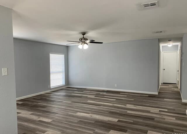 rental at 5135  Tom Stafford Dr in Kirby, TX — photo 4