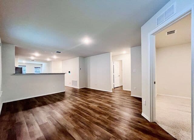 rental at 6318  Sycamore Run in San Antonio, TX — photo 4