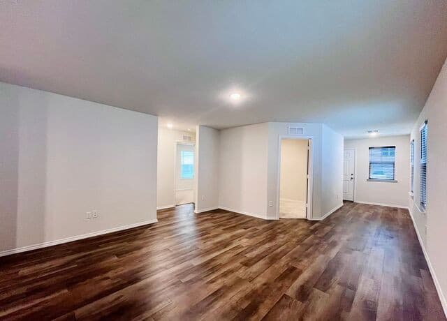 rental at 6318  Sycamore Run in San Antonio, TX — photo 5