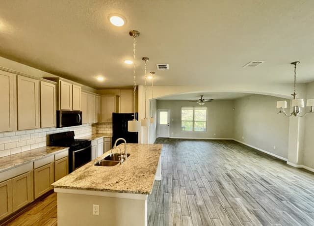 rental at 15306  Comanche Grv in San Antonio, TX — photo 3
