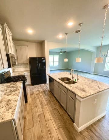 rental at 15306  Comanche Grv in San Antonio, TX — photo 4