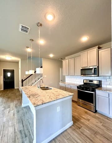 rental at 15306  Comanche Grv in San Antonio, TX — photo 5