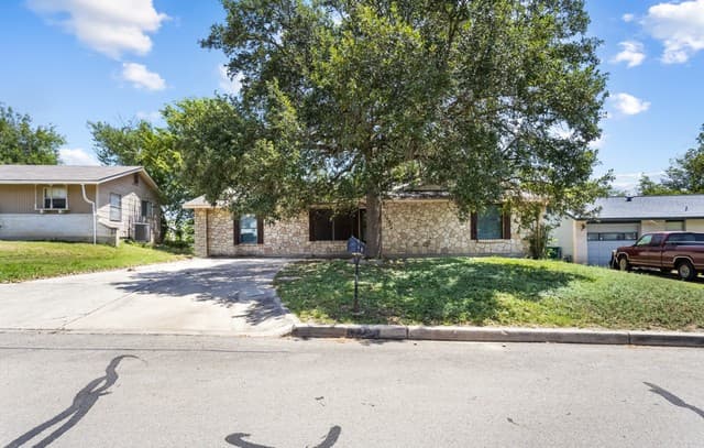 rental at 12214  Lone Shadow Trail in Live Oak, TX — photo 1