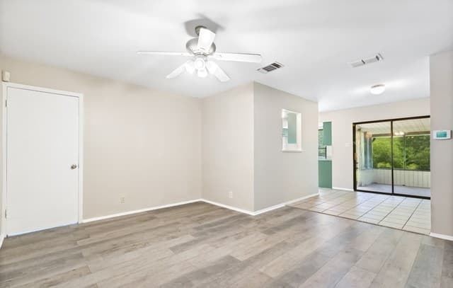 rental at 12214  Lone Shadow Trail in Live Oak, TX — photo 5