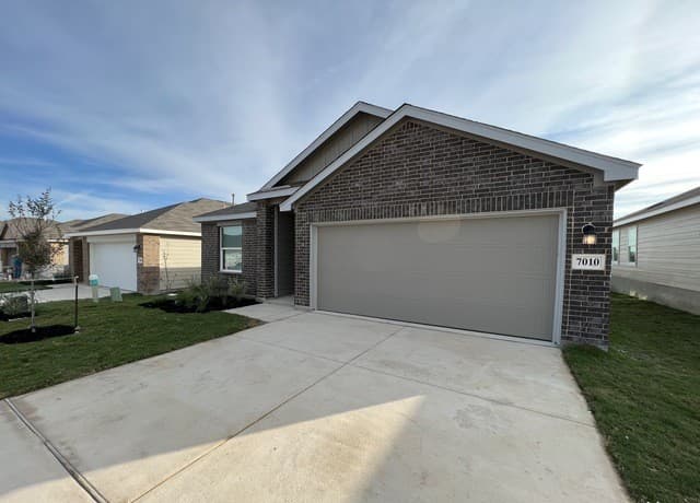 rental at 7010  Pail Place in San Antonio, TX — photo 3