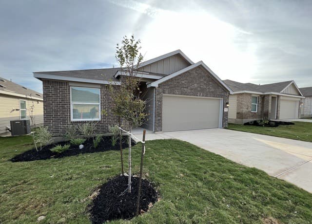 rental at 7010  Pail Place in San Antonio, TX — photo 4