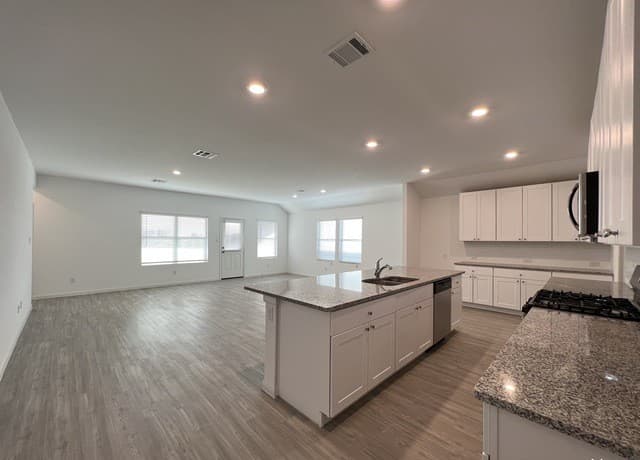 rental at 7010  Pail Place in San Antonio, TX — photo 5